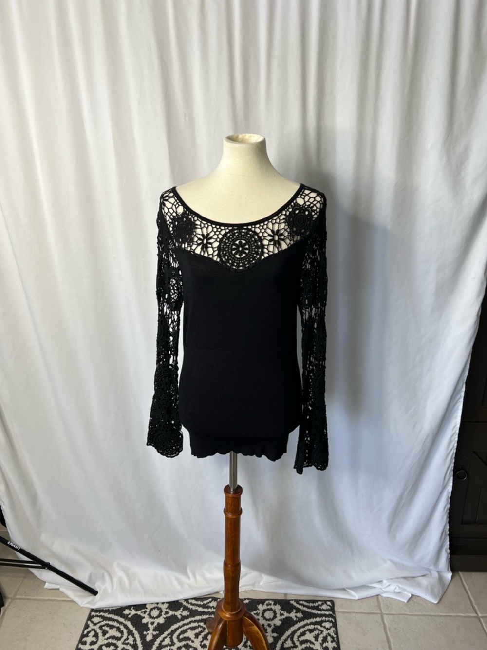 ✨ VENUS Black Lace Crochet Bell Sleeve Top Size M Boho Chic ✨